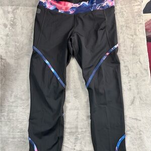 Women’s Under Armour Black Ankle Leggings Pink and Blue Trim Back Zip Pocket